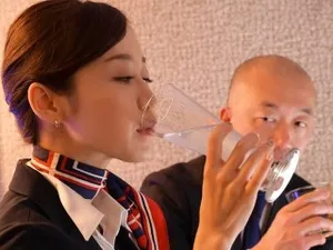 Cô gái trẻ ngực khủng "Tiểu Đăng" bị một gã đeo kính khốn khổ trói lại bằng đạo cụ của SM, quy tắc cũ là phải hoàn thành việc quay phim trước rồi mới đến quy tắc bất thành văn...