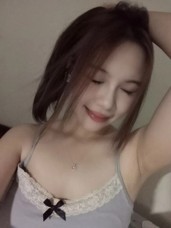 MUKC-041 Khiêu khích ông già Một thần tượng ngầm biến thái sạch sẽ và gọn gàng Cosplay Slut Paco bóp tinh dịch Creampie & Trang phục