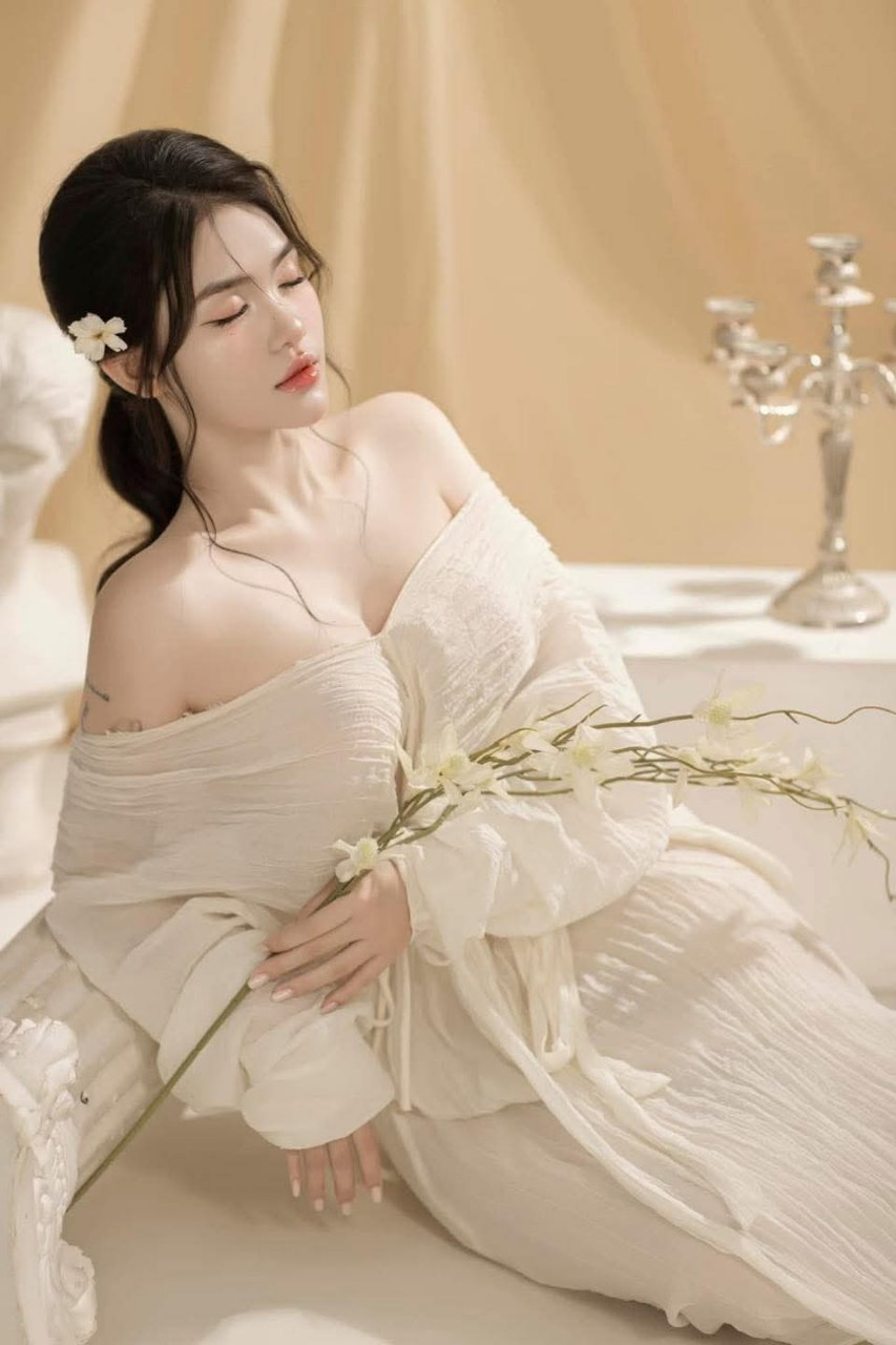 "Chồng ơi, đừng dừng lại, làm em mạnh lên, em sắp tới rồi. Thư ký của ông chủ là một người tuyệt đỉnh